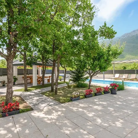 Holiday home Beautiful In Zagvozd
