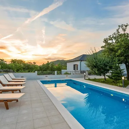 Beautiful In Holiday home Zagvozd