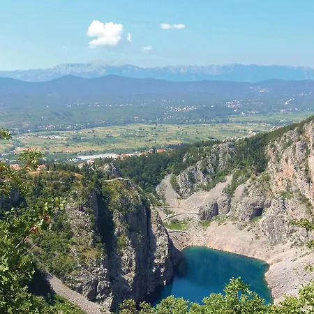 Lovely In * Zagvozd